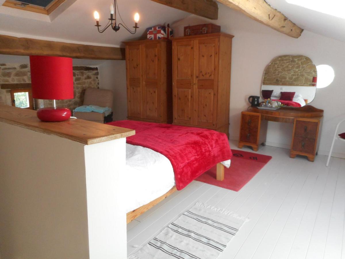 38 Friaudour Bed & Breakfast Saint-Pardoux-lʼOrtigier Dış mekan fotoğraf