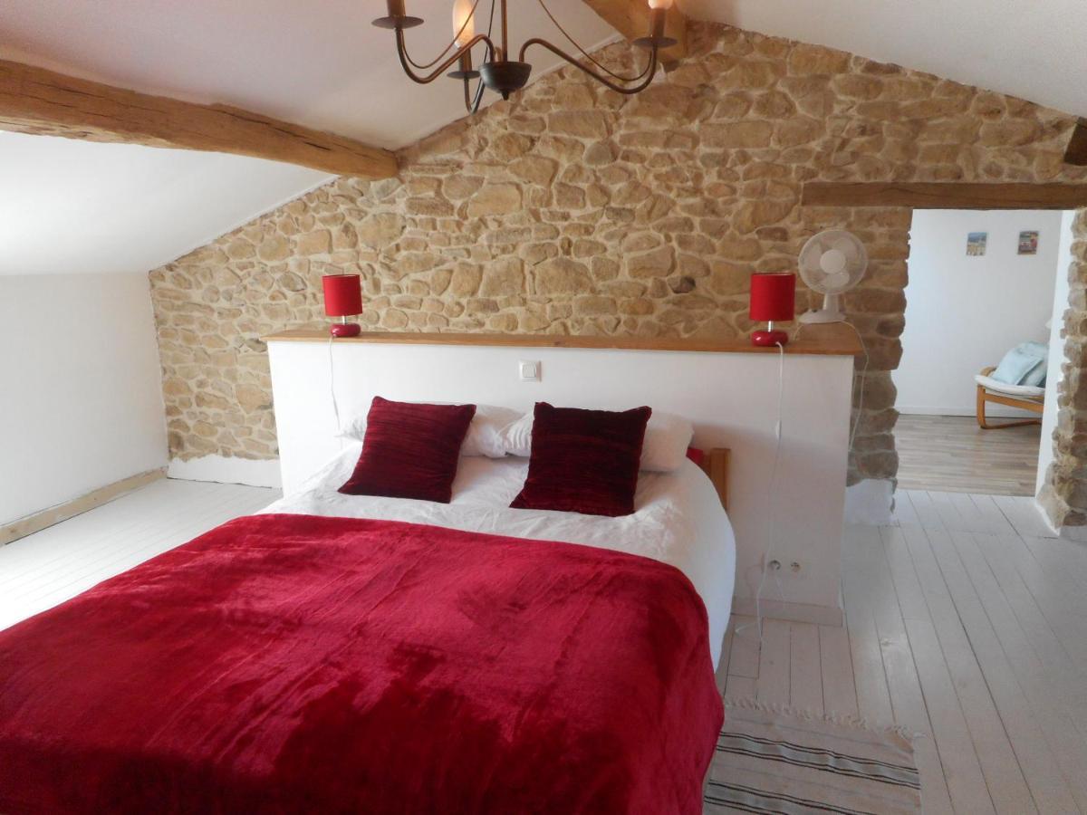 38 Friaudour Bed & Breakfast Saint-Pardoux-lʼOrtigier Dış mekan fotoğraf