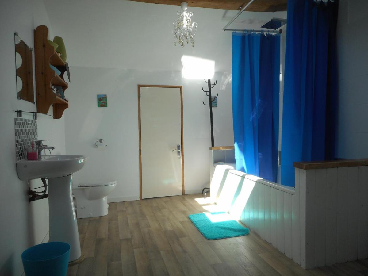 38 Friaudour Bed & Breakfast Saint-Pardoux-lʼOrtigier Dış mekan fotoğraf