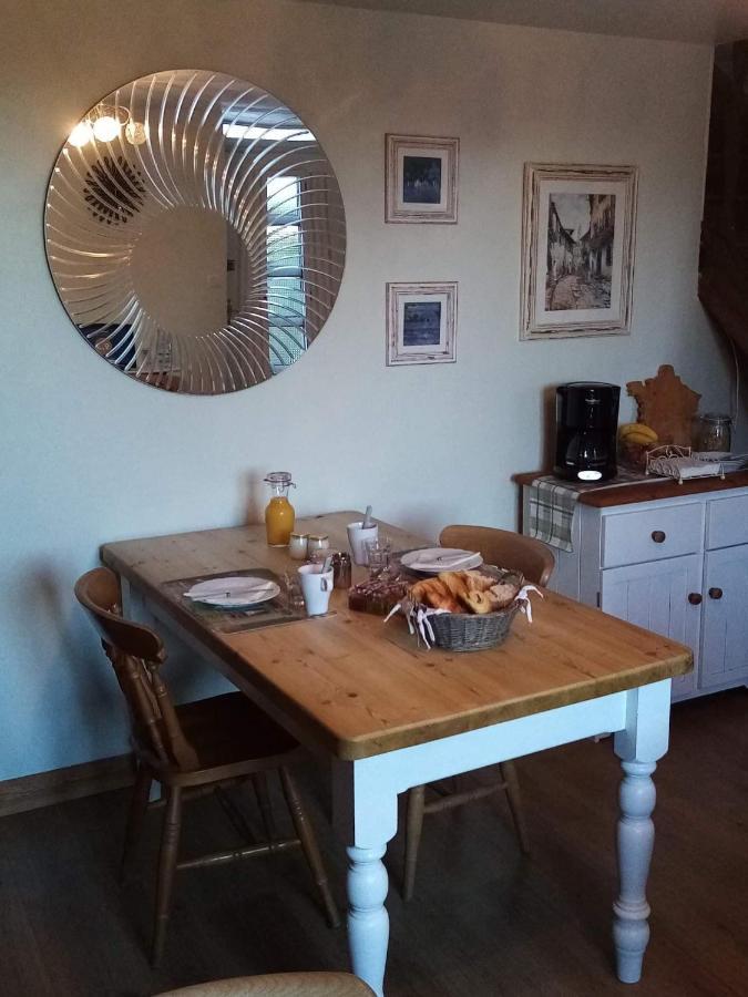 38 Friaudour Bed & Breakfast Saint-Pardoux-lʼOrtigier Dış mekan fotoğraf