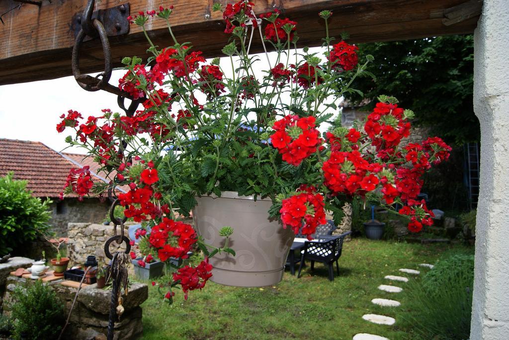 38 Friaudour Bed & Breakfast Saint-Pardoux-lʼOrtigier Oda fotoğraf
