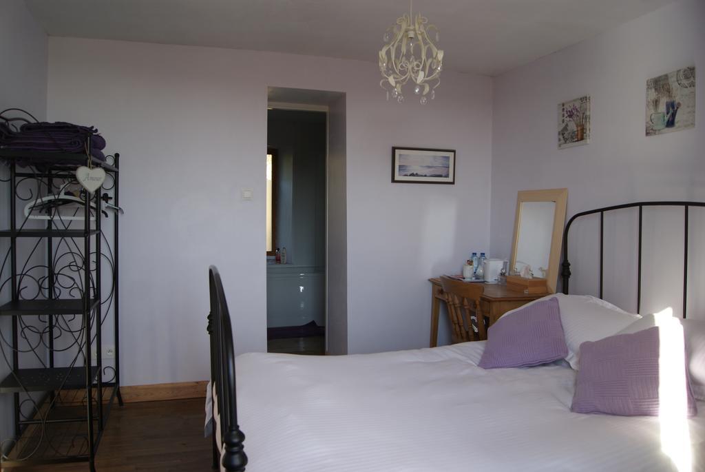 38 Friaudour Bed & Breakfast Saint-Pardoux-lʼOrtigier Dış mekan fotoğraf