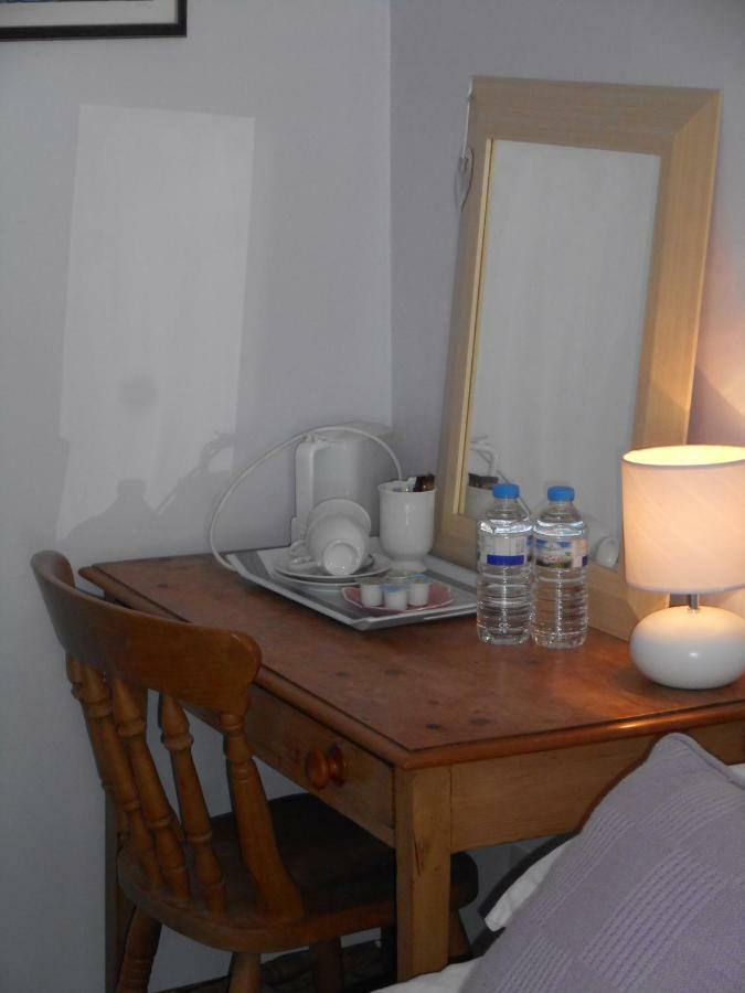 38 Friaudour Bed & Breakfast Saint-Pardoux-lʼOrtigier Dış mekan fotoğraf