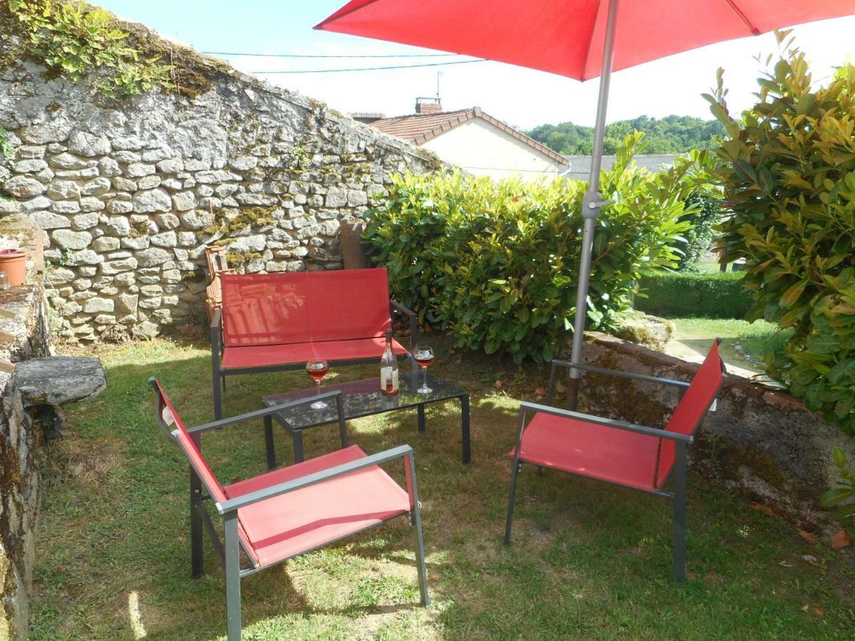 38 Friaudour Bed & Breakfast Saint-Pardoux-lʼOrtigier Dış mekan fotoğraf