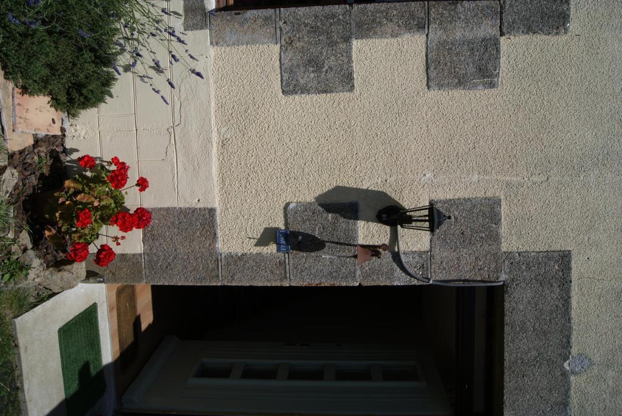 38 Friaudour Bed & Breakfast Saint-Pardoux-lʼOrtigier Dış mekan fotoğraf